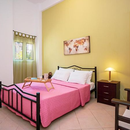Christina'S Sea House Apartment นิกิติ ภายนอก รูปภาพ
