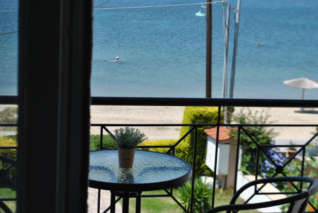 Christina'S Sea House Apartment นิกิติ ภายนอก รูปภาพ