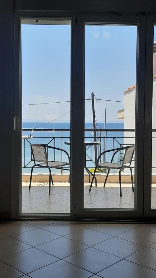 Christina'S Sea House Apartment นิกิติ ภายนอก รูปภาพ