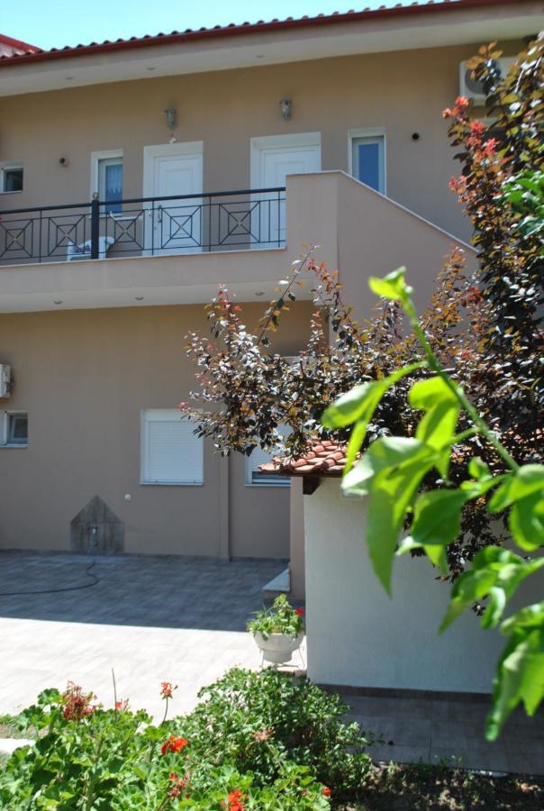 Christina'S Sea House Apartment นิกิติ ภายนอก รูปภาพ