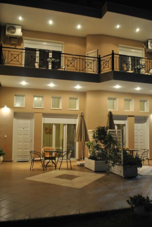 Christina'S Sea House Apartment นิกิติ ภายนอก รูปภาพ