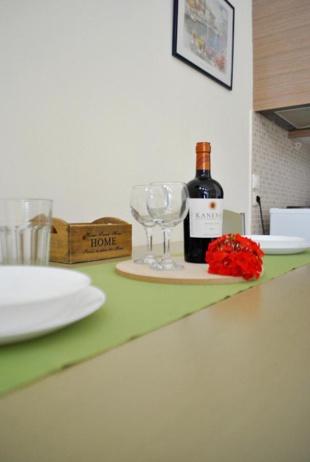 Christina'S Sea House Apartment นิกิติ ภายนอก รูปภาพ