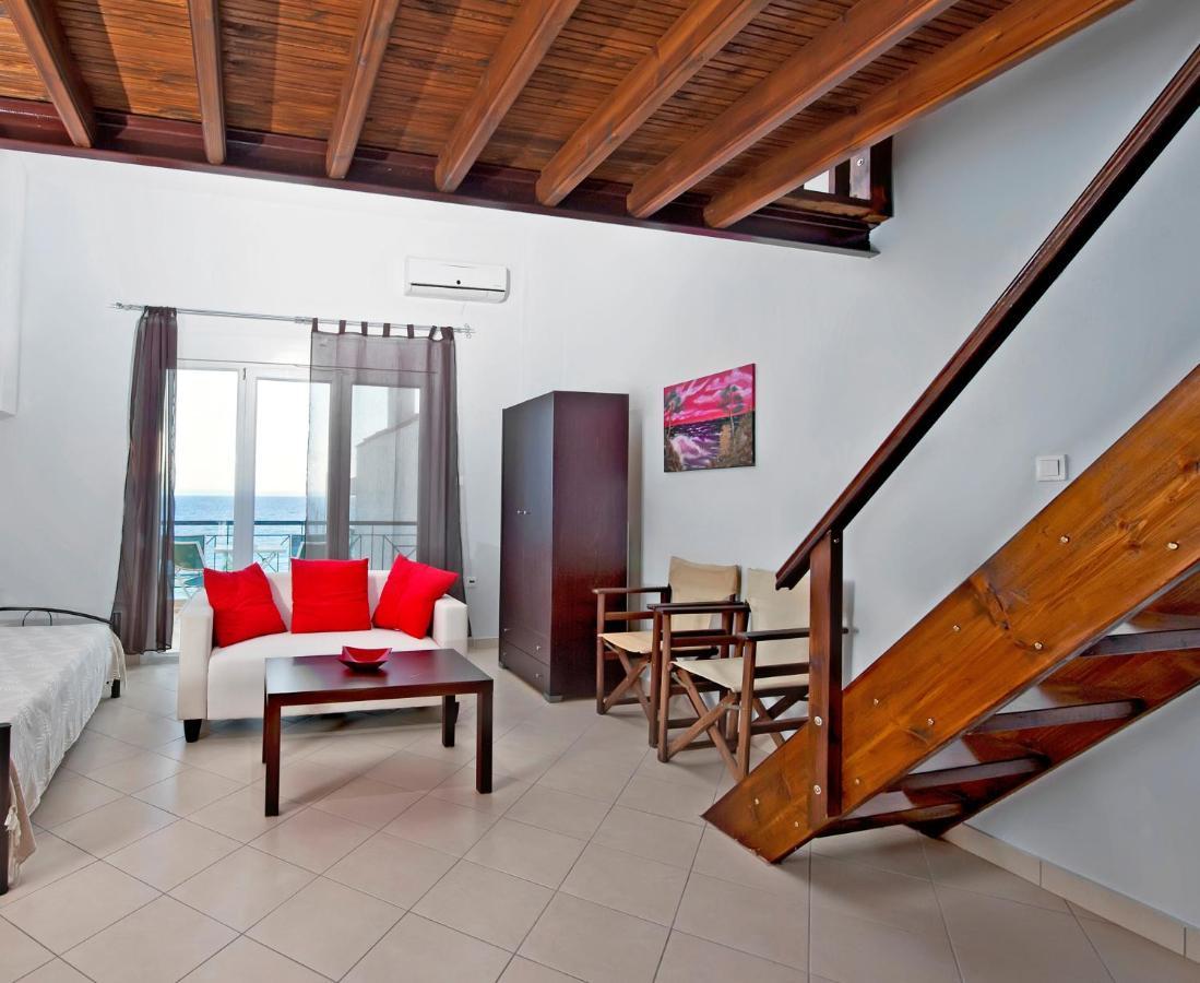 Christina'S Sea House Apartment นิกิติ ภายนอก รูปภาพ