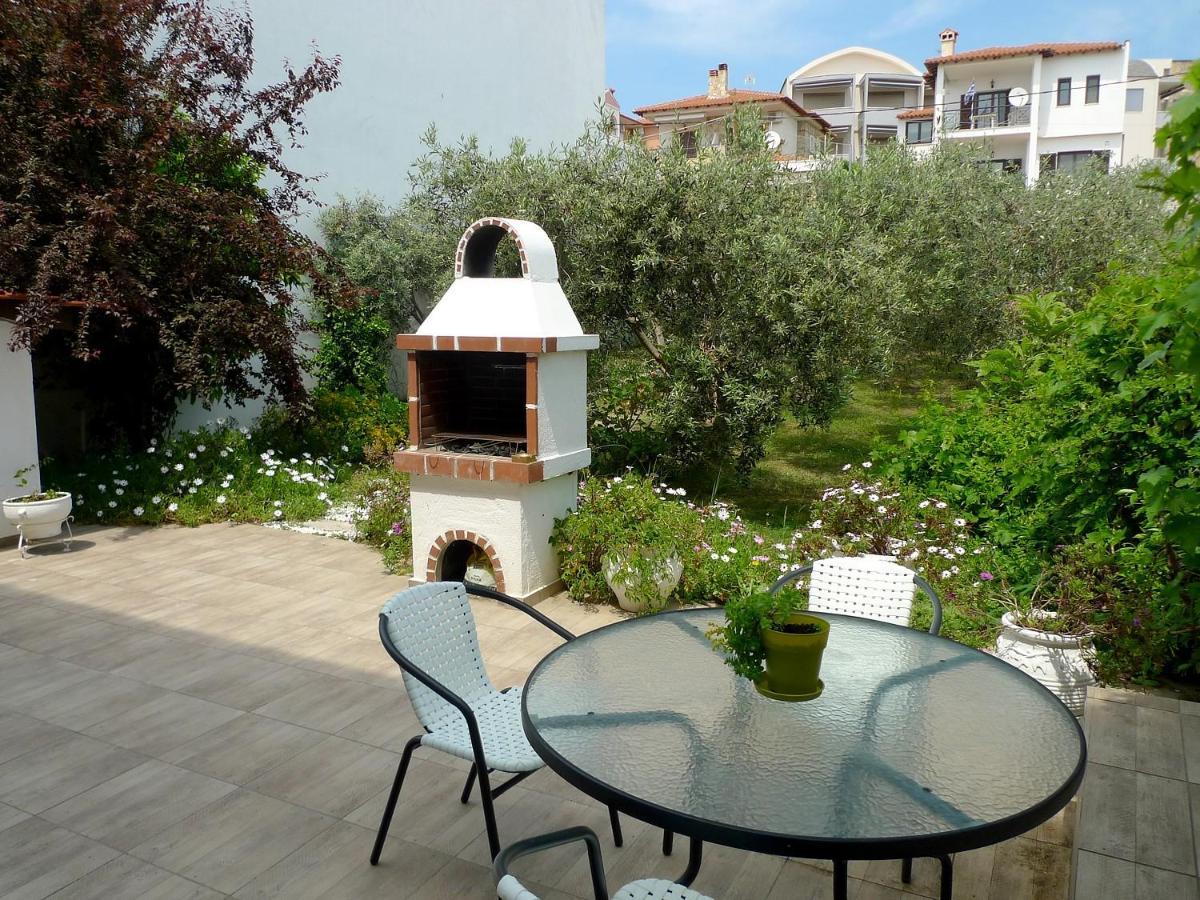 Christina'S Sea House Apartment นิกิติ ภายนอก รูปภาพ