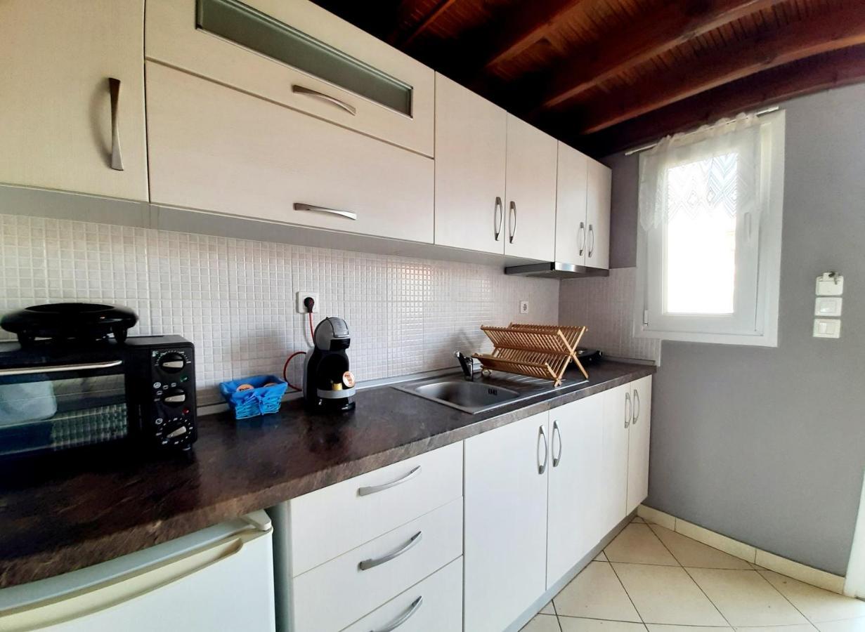 Christina'S Sea House Apartment นิกิติ ภายนอก รูปภาพ