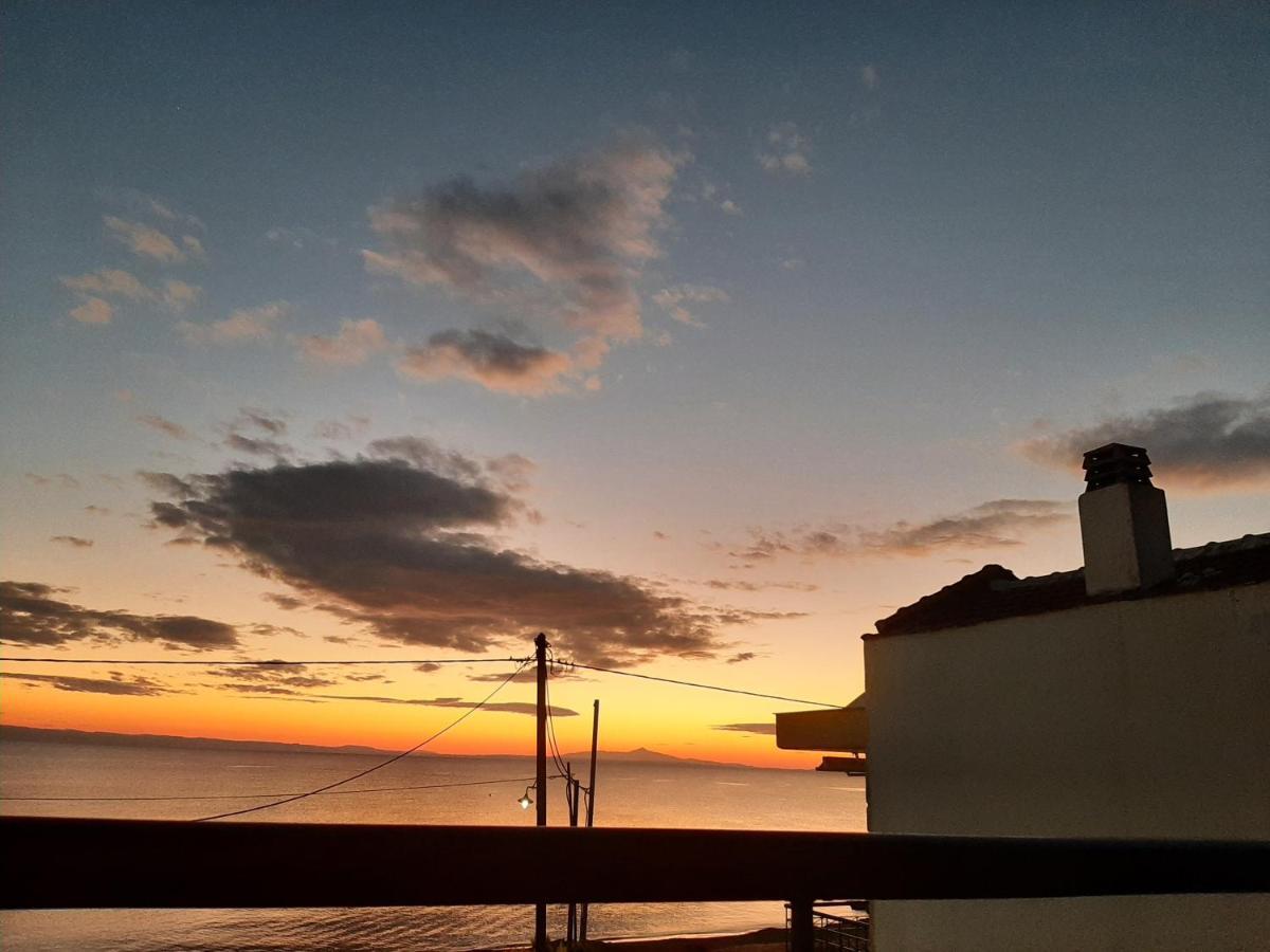 Christina'S Sea House Apartment นิกิติ ภายนอก รูปภาพ