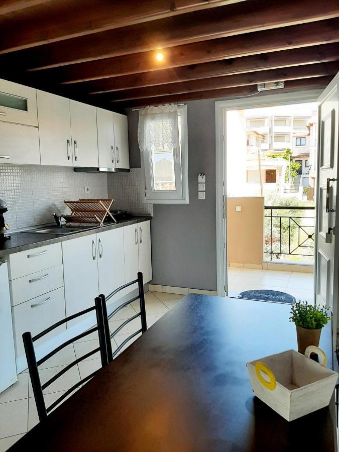 Christina'S Sea House Apartment นิกิติ ภายนอก รูปภาพ