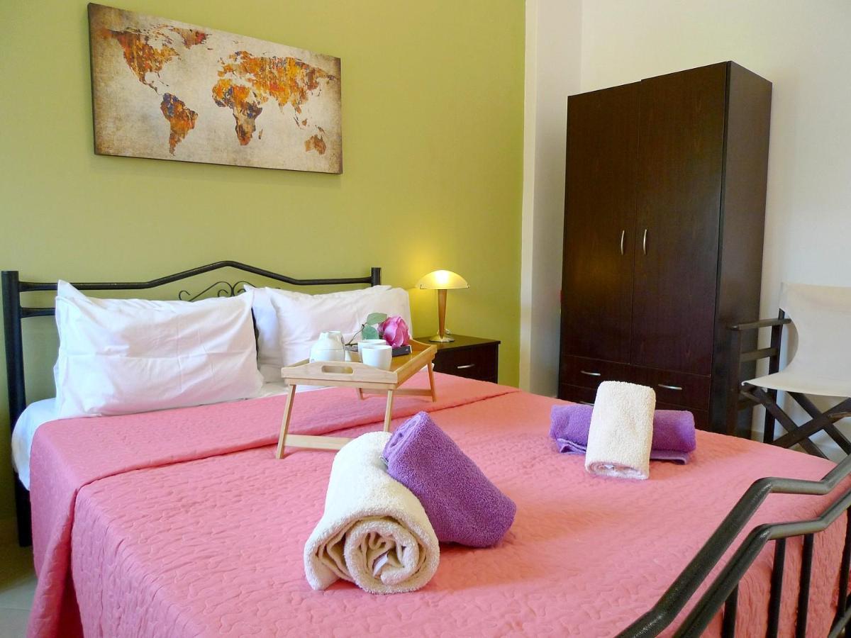 Christina'S Sea House Apartment นิกิติ ภายนอก รูปภาพ