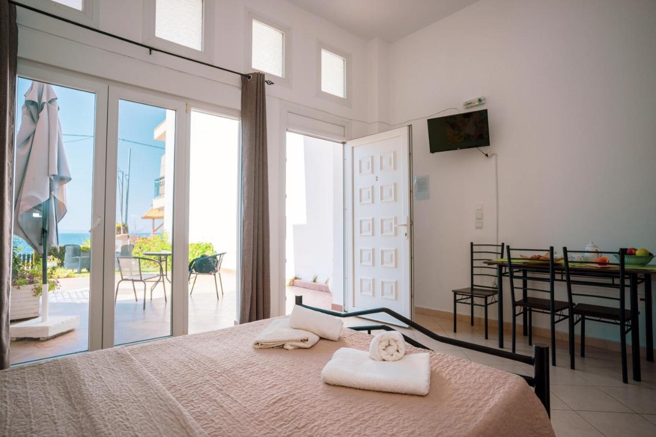 Christina'S Sea House Apartment นิกิติ ภายนอก รูปภาพ