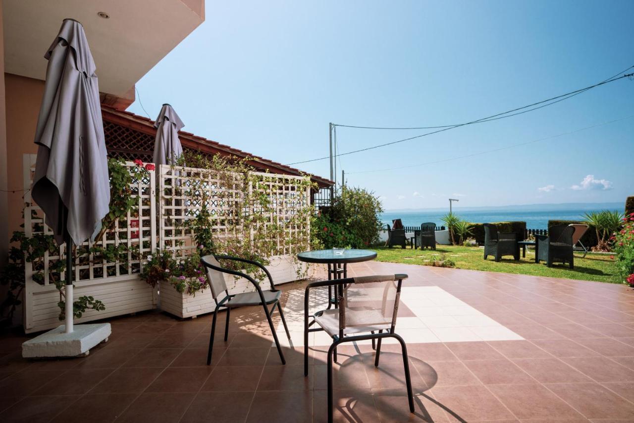 Christina'S Sea House Apartment นิกิติ ภายนอก รูปภาพ