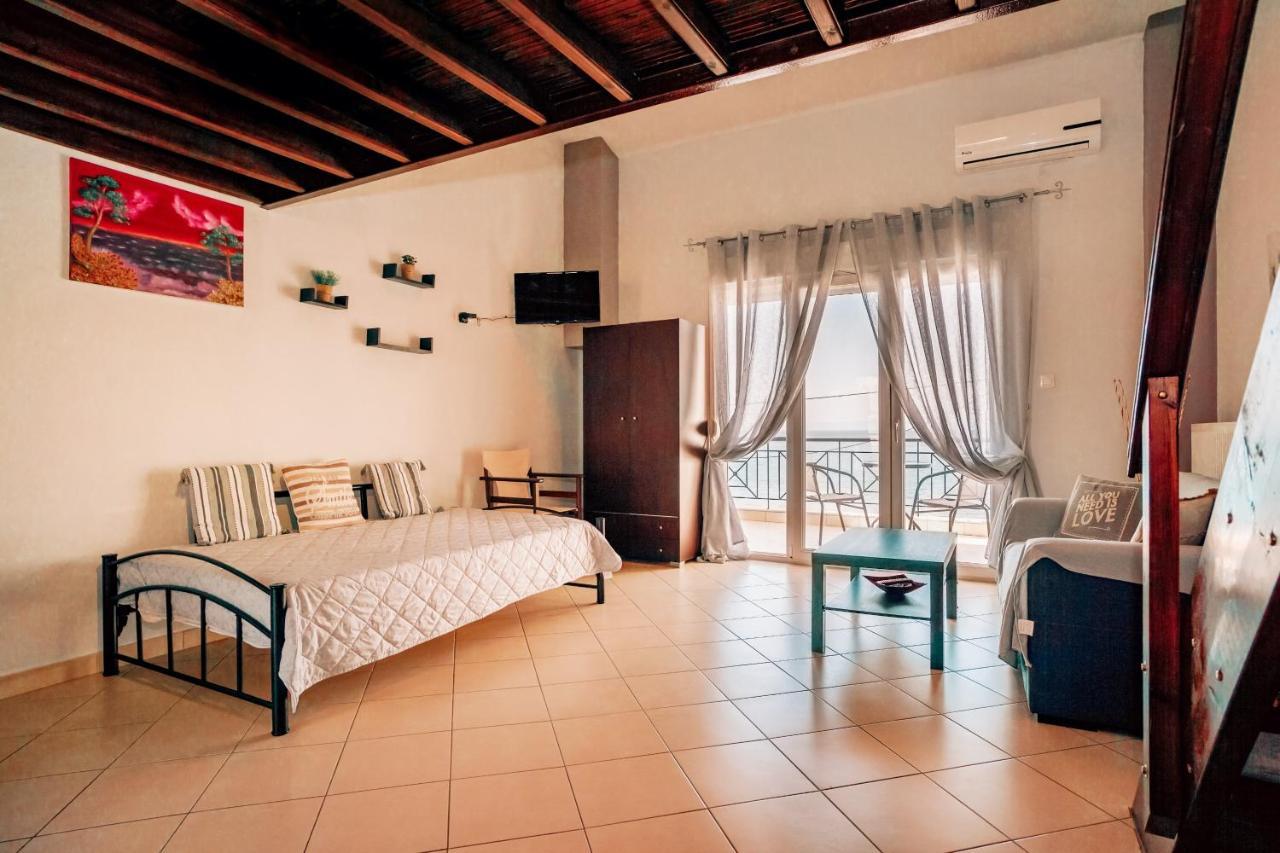 Christina'S Sea House Apartment นิกิติ ภายนอก รูปภาพ