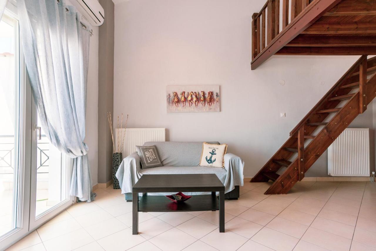 Christina'S Sea House Apartment นิกิติ ภายนอก รูปภาพ