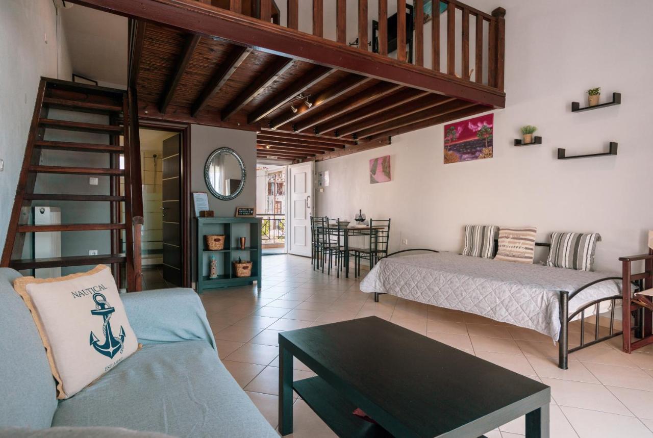 Christina'S Sea House Apartment นิกิติ ภายนอก รูปภาพ