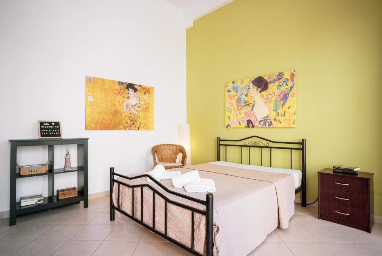 Christina'S Sea House Apartment นิกิติ ภายนอก รูปภาพ