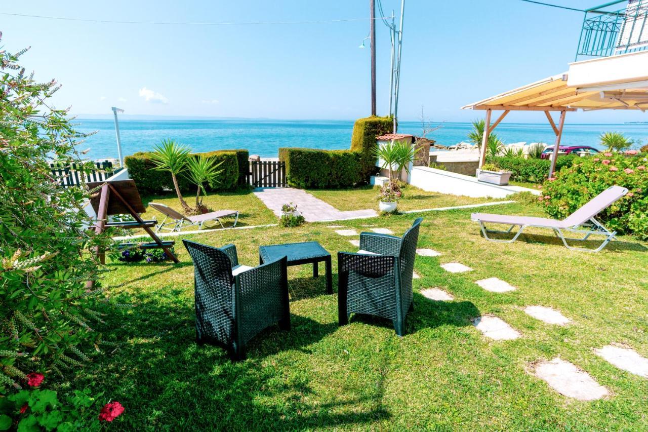 Christina'S Sea House Apartment นิกิติ ภายนอก รูปภาพ