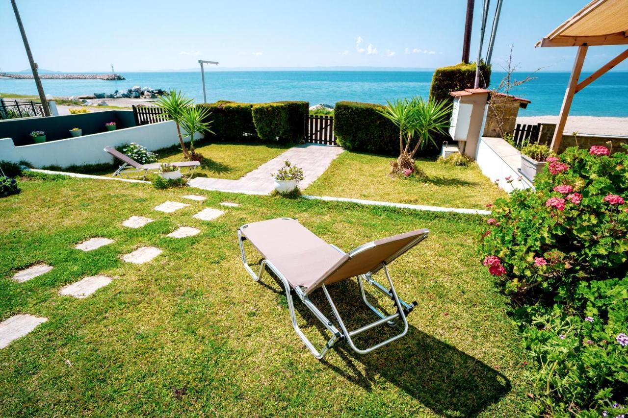 Christina'S Sea House Apartment นิกิติ ภายนอก รูปภาพ