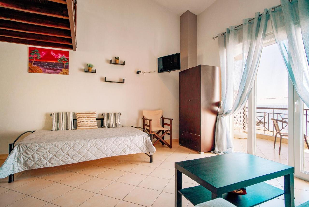 Christina'S Sea House Apartment นิกิติ ภายนอก รูปภาพ