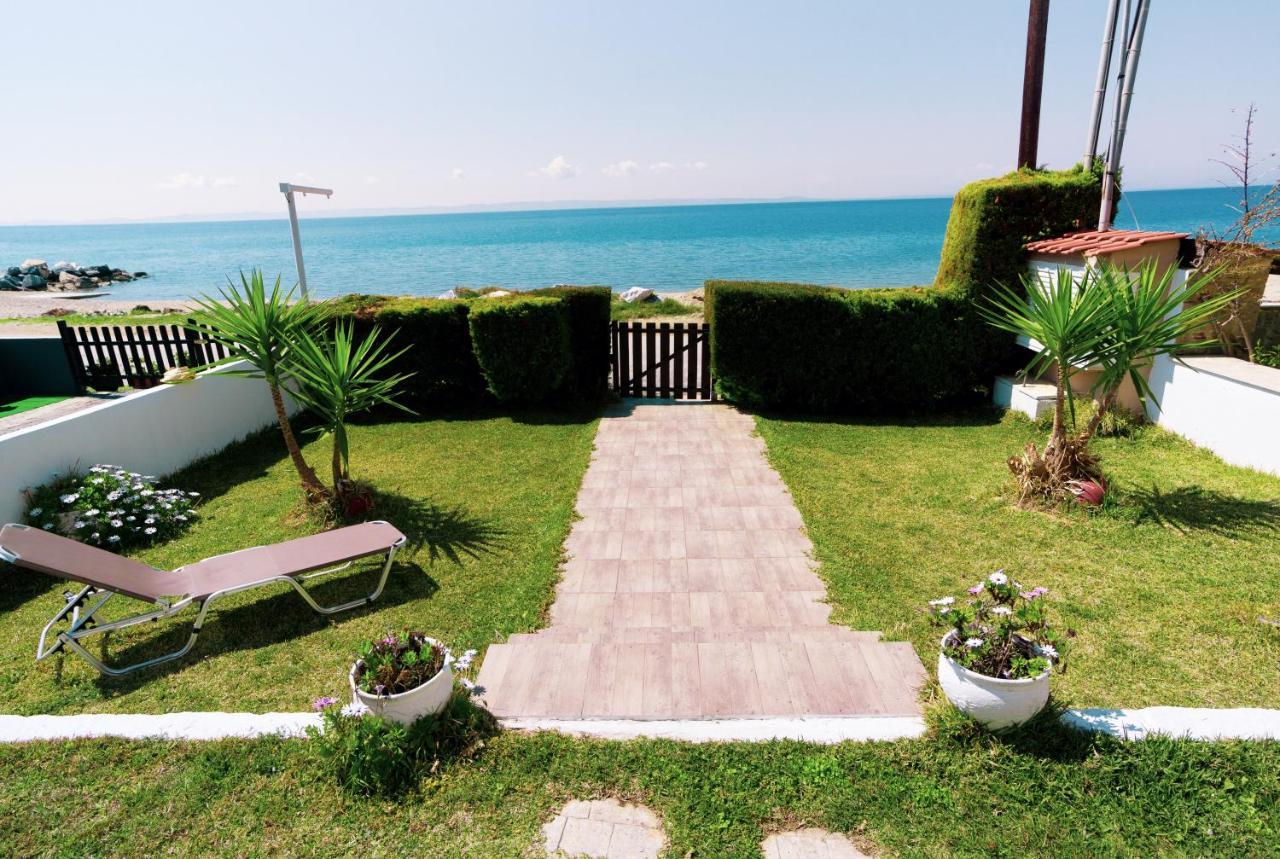 Christina'S Sea House Apartment นิกิติ ภายนอก รูปภาพ